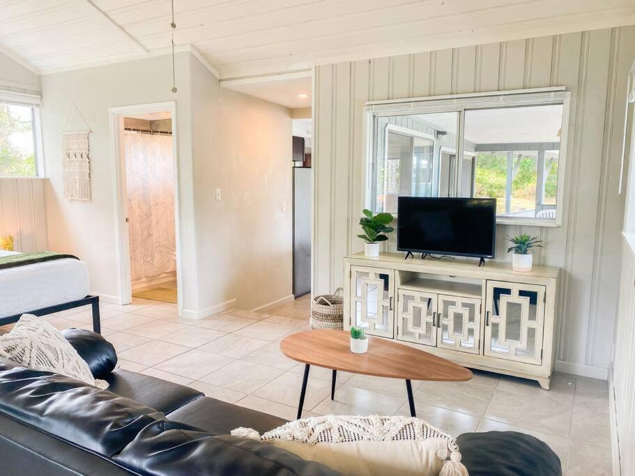 Monstera Bungalow, Spacious, King Bed, Big Kitchen Keaau Eksteriør bilde
