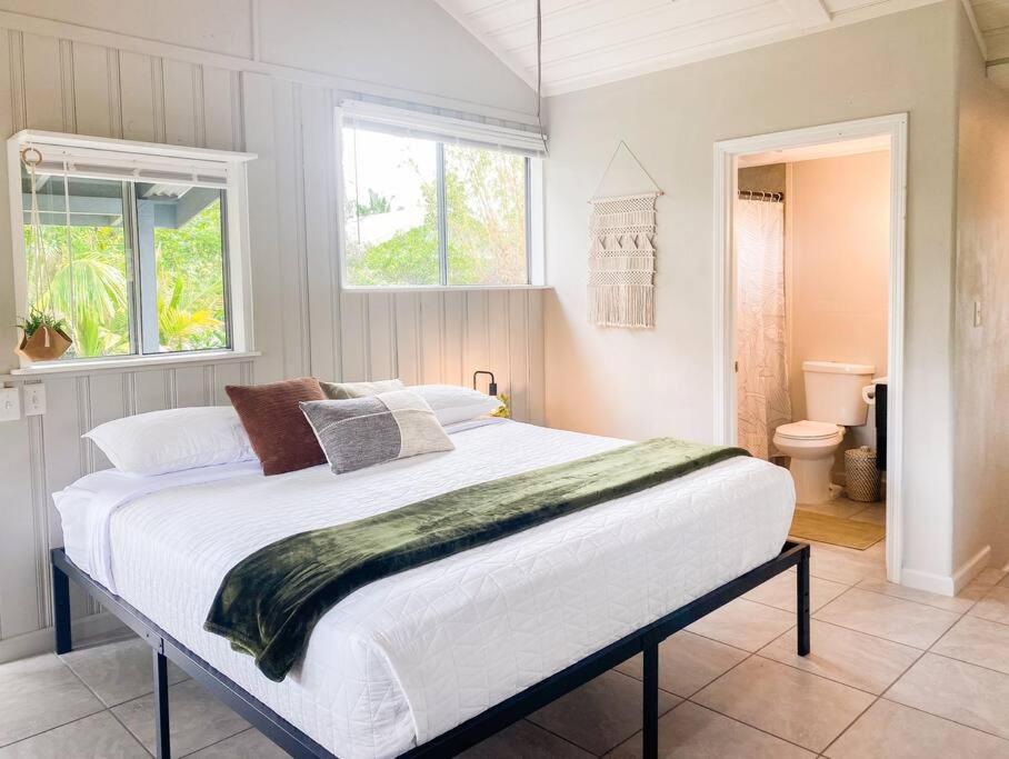 Monstera Bungalow, Spacious, King Bed, Big Kitchen Keaau Eksteriør bilde